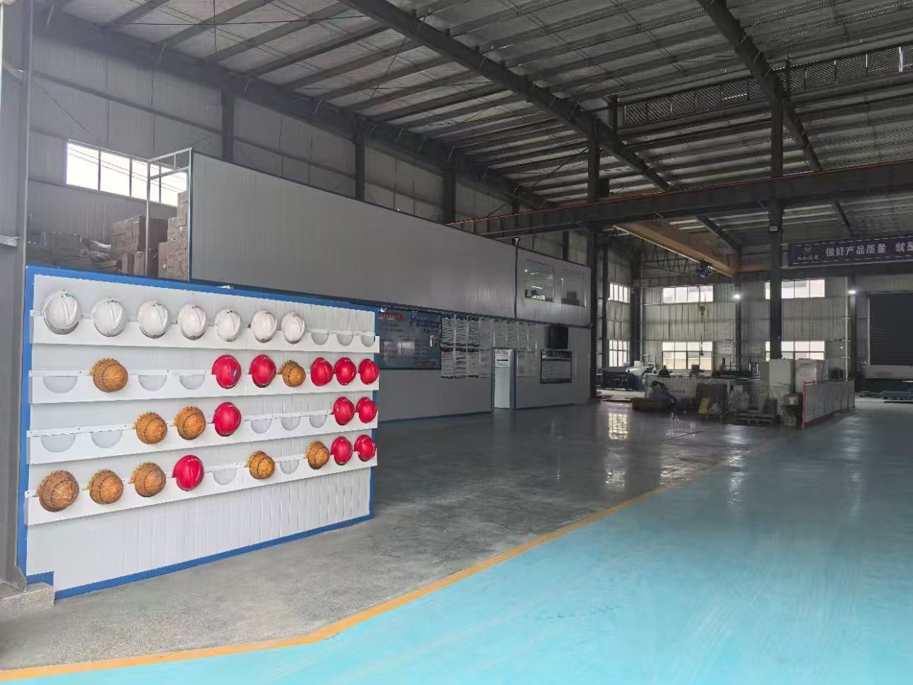 湖北亿和涂装设备有限公司自用大型积放链喷涂流水线即将竣工，月底投产后可承接超大工件喷涂业务